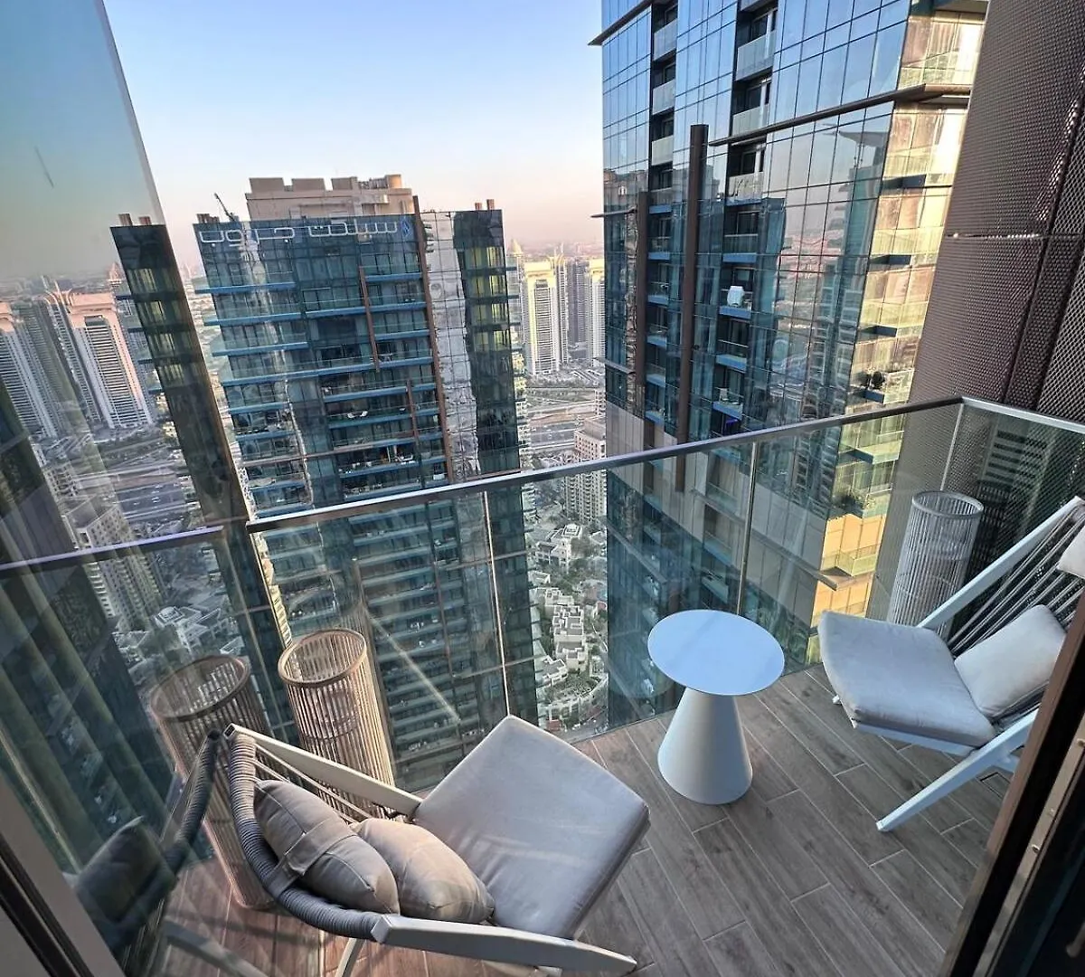 Modern Elegance Apartment Jumeirah Living Marina Dubai